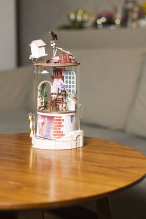 ROBOTIME Foldable LED Model in Acrylic Tube - Lonely Neighbor