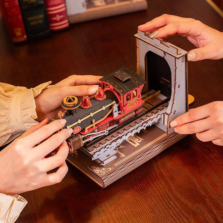 ROBOTIME Składany Drewniany Model 3D LED - Book Nook Pociąg Stulecia