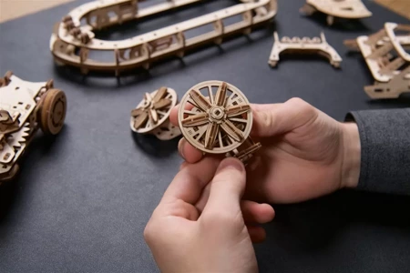 UGEARS Składany Drewniany Model 3D - Poduszkowiec ratunkowy